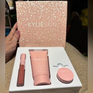 Makeup Essentials Set by Kylie Jenner - Cleanser/Scrub and Matte Liquid Lipstick